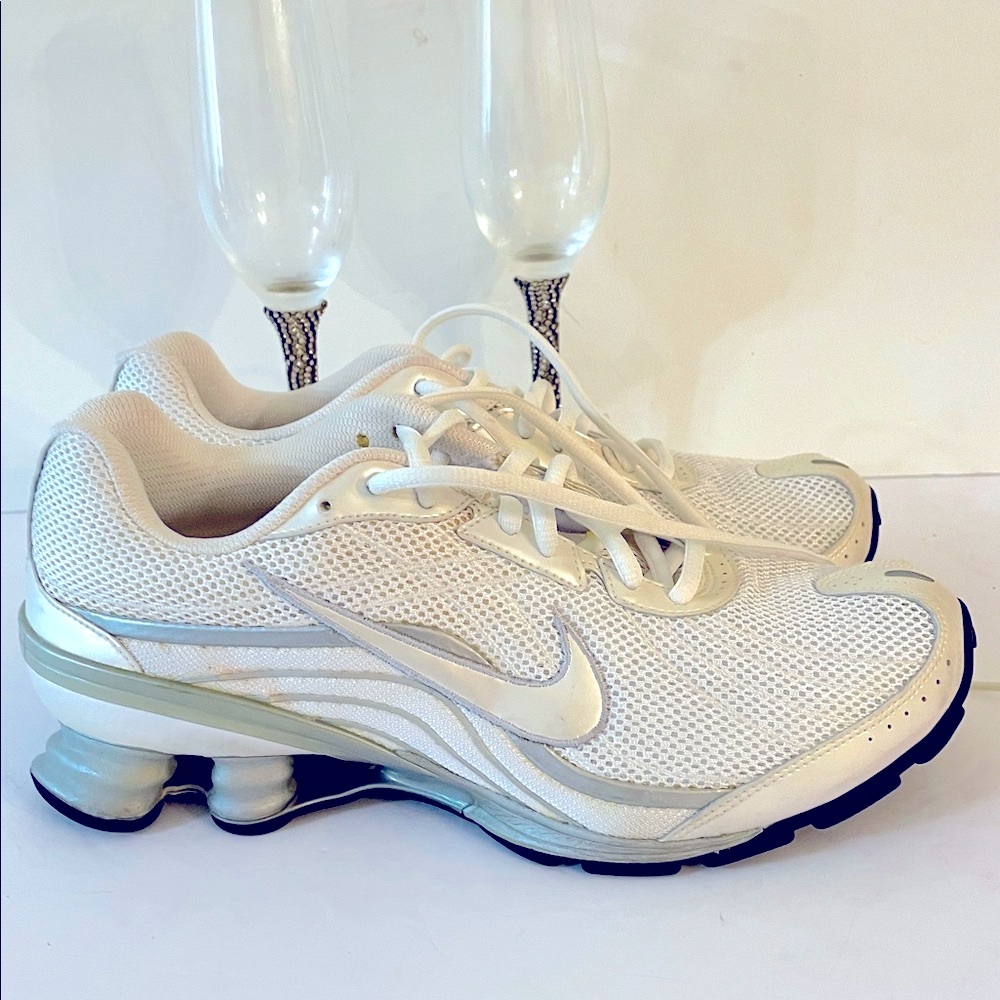 2007 Nike Shox “Vivify”Women's White/ Metallic Silver Running Shoes Sz 9